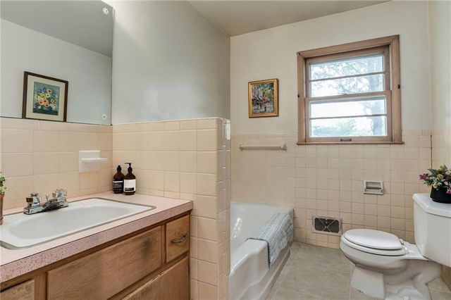 3205 Shawnee Drive, Kansas City, KS 66106