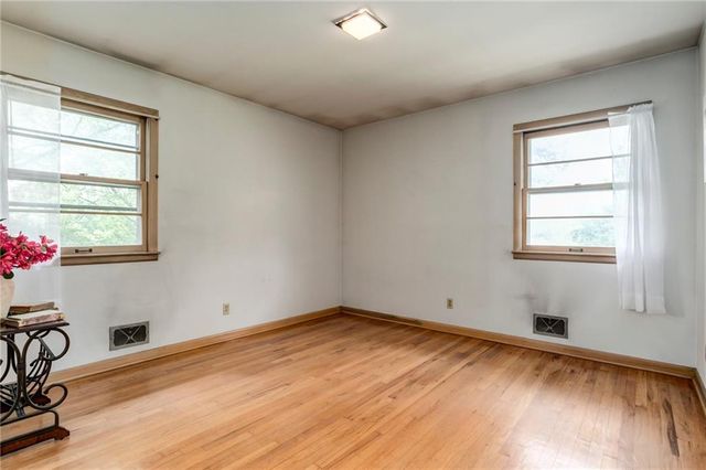 3205 Shawnee Drive, Kansas City, KS 66106