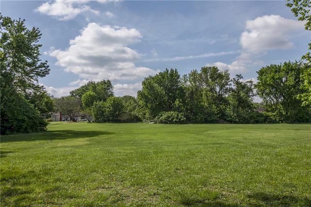 3205 Shawnee Drive, Kansas City, KS 66106