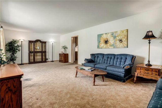 3205 Shawnee Drive, Kansas City, KS 66106
