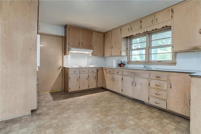 3205 Shawnee Drive, Kansas City, KS 66106