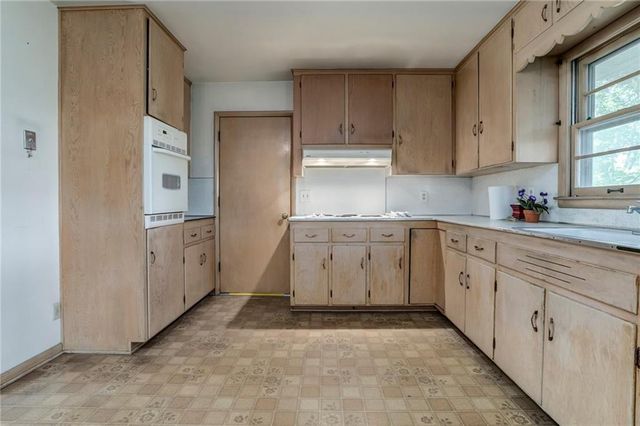 3205 Shawnee Drive, Kansas City, KS 66106