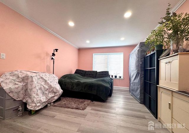 29 Farnham Square, Parlin, NJ 08859