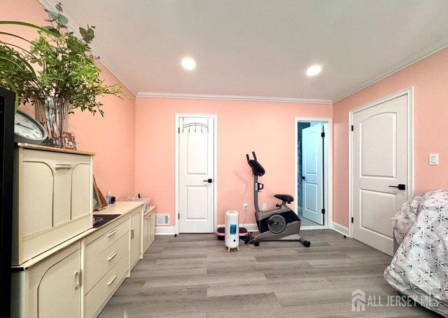 29 Farnham Square, Parlin, NJ 08859