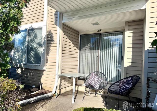 29 Farnham Square, Parlin, NJ 08859