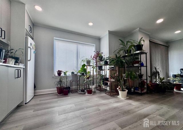 29 Farnham Square, Parlin, NJ 08859