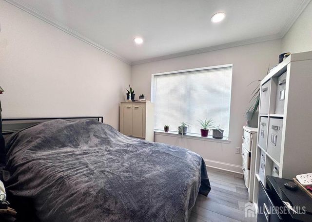 29 Farnham Square, Parlin, NJ 08859