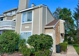 29 Farnham Square, Parlin, NJ 08859