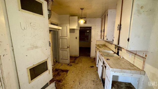 515 Woodrow Avenue, Bakersfield, CA 93308