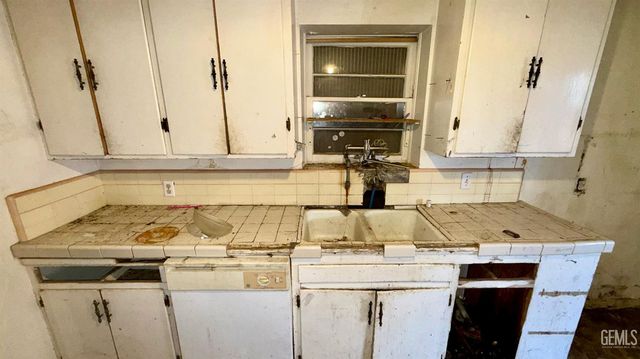 515 Woodrow Avenue, Bakersfield, CA 93308