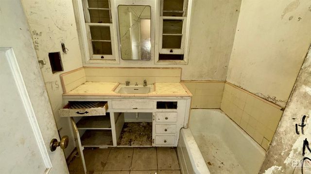 515 Woodrow Avenue, Bakersfield, CA 93308