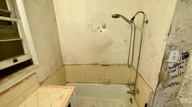 515 Woodrow Avenue, Bakersfield, CA 93308