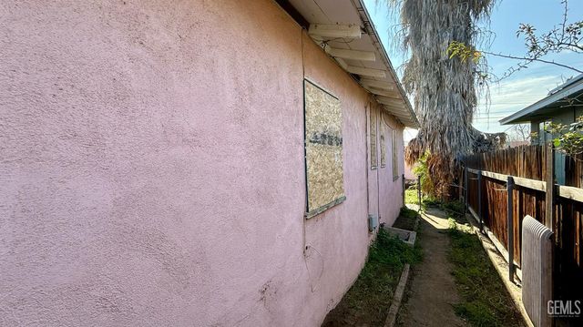 515 Woodrow Avenue, Bakersfield, CA 93308