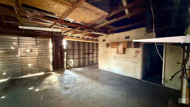 515 Woodrow Avenue, Bakersfield, CA 93308