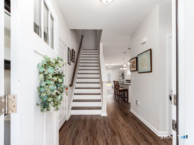 28 South Lakeside Drive 28, Orange, CT 06477