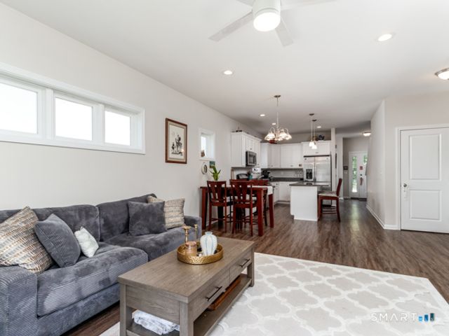 28 South Lakeside Drive 28, Orange, CT 06477