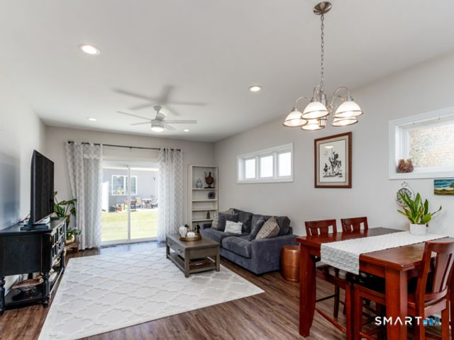 28 South Lakeside Drive 28, Orange, CT 06477