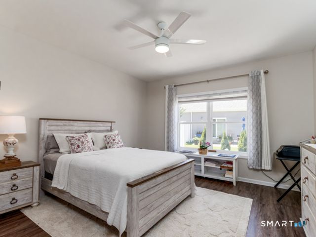 28 South Lakeside Drive 28, Orange, CT 06477