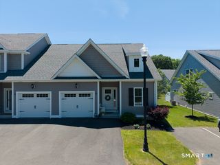 28 South Lakeside Drive 28, Orange, CT 06477