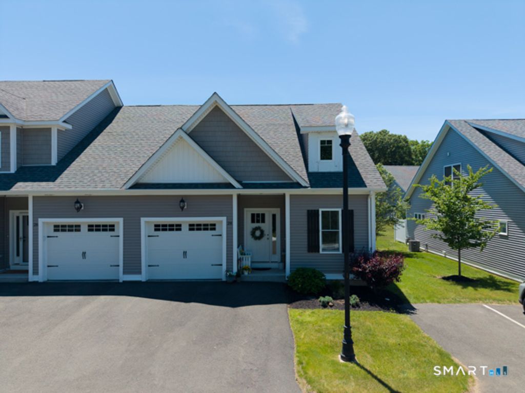 28 South Lakeside Drive 28, Orange, CT 06477