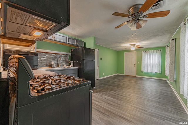 5 MELODY Lane, Springfield, IL 62702