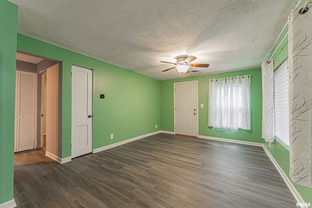 5 MELODY Lane, Springfield, IL 62702