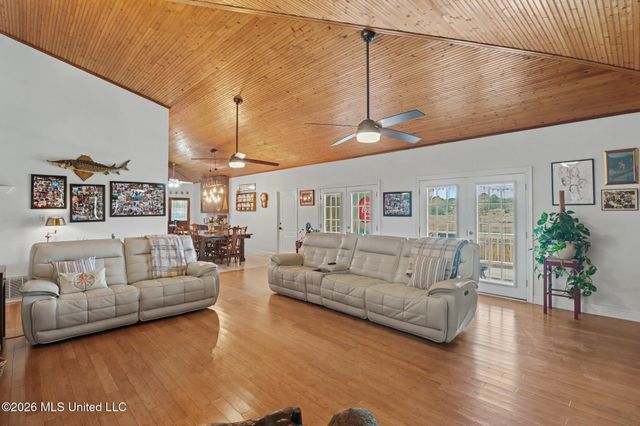 8821 Pickering Forrest Drive, Ocean Springs, MS 39564