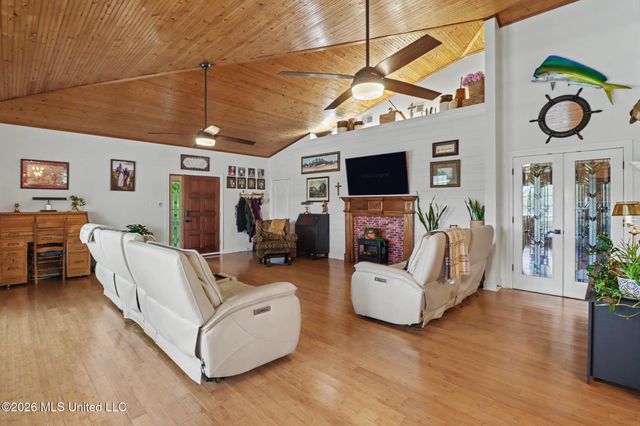 8821 Pickering Forrest Drive, Ocean Springs, MS 39564
