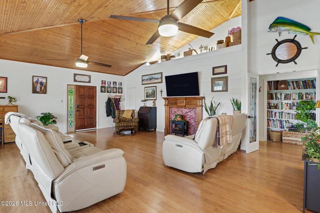 8821 Pickering Forrest Drive, Ocean Springs, MS 39564