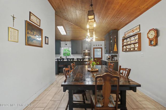 8821 Pickering Forrest Drive, Ocean Springs, MS 39564