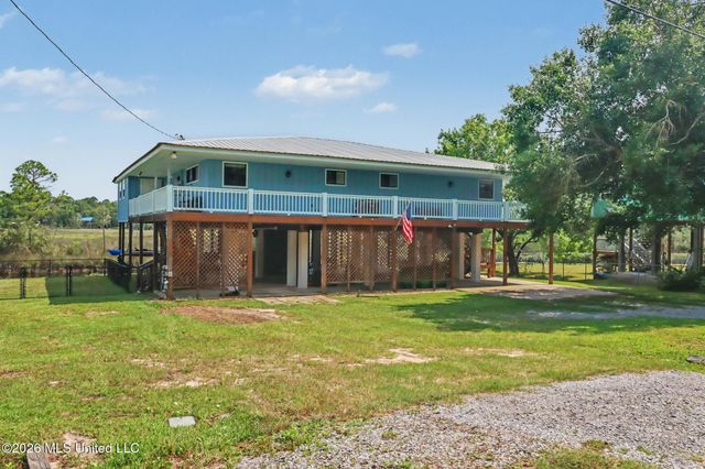 8821 Pickering Forrest Drive, Ocean Springs, MS 39564