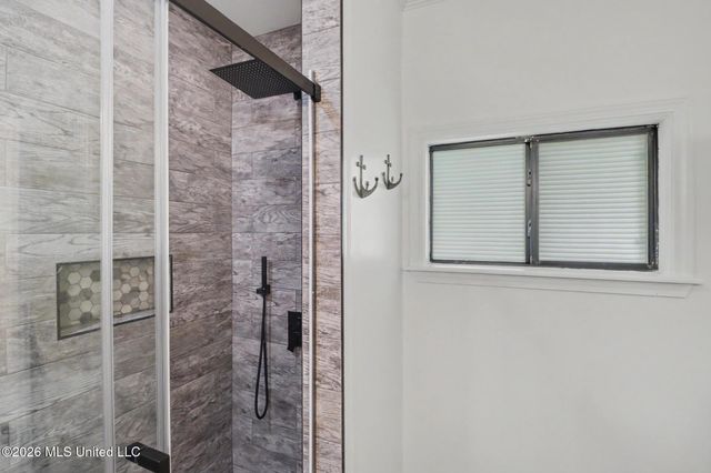 8821 Pickering Forrest Drive, Ocean Springs, MS 39564