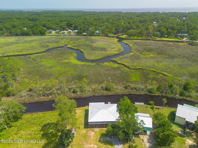 8821 Pickering Forrest Drive, Ocean Springs, MS 39564