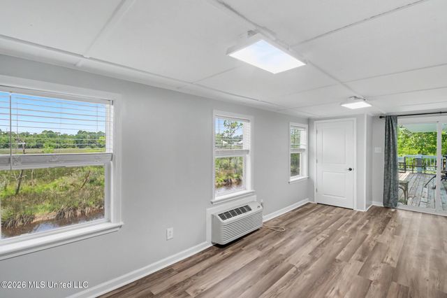 8821 Pickering Forrest Drive, Ocean Springs, MS 39564