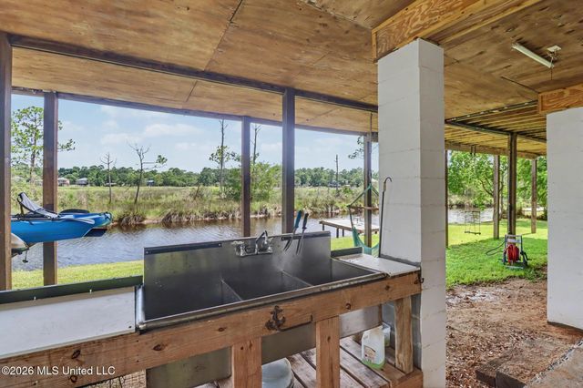 8821 Pickering Forrest Drive, Ocean Springs, MS 39564