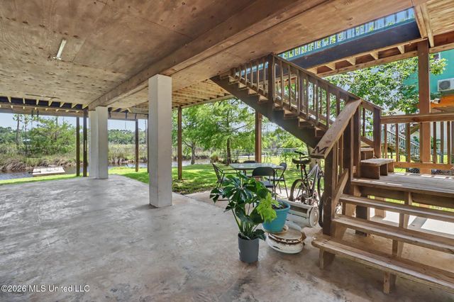 8821 Pickering Forrest Drive, Ocean Springs, MS 39564