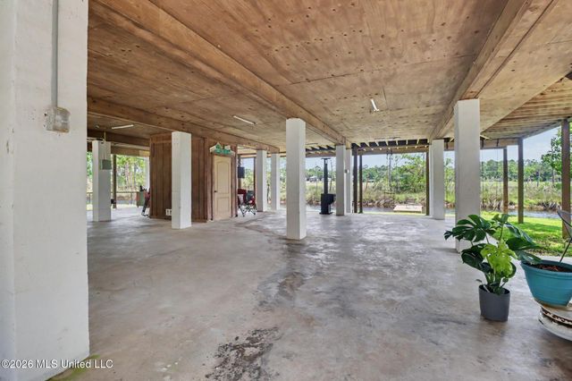 8821 Pickering Forrest Drive, Ocean Springs, MS 39564