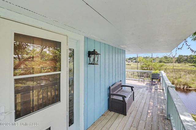 8821 Pickering Forrest Drive, Ocean Springs, MS 39564