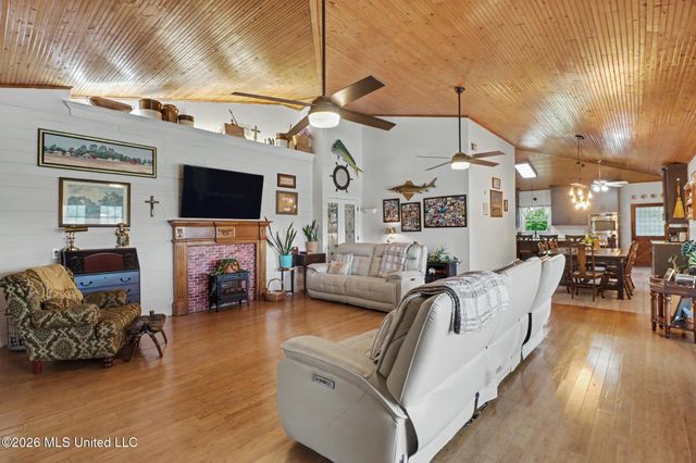 8821 Pickering Forrest Drive, Ocean Springs, MS 39564