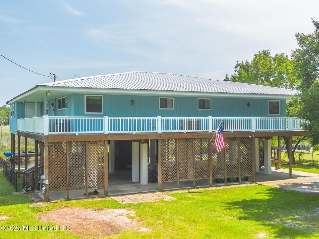 8821 Pickering Forrest Drive, Ocean Springs, MS 39564