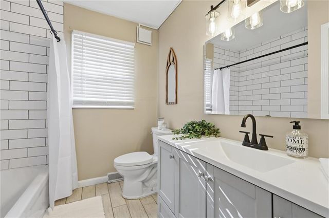 5919 E 56th Street, Kansas City, MO 64129