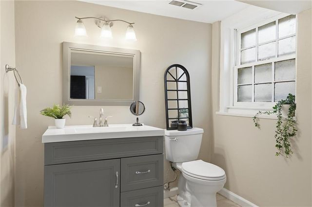 5919 E 56th Street, Kansas City, MO 64129