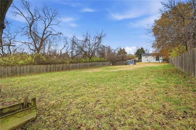 5919 E 56th Street, Kansas City, MO 64129