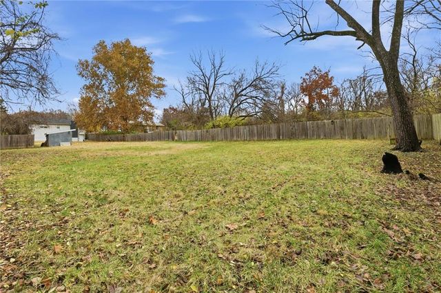 5919 E 56th Street, Kansas City, MO 64129