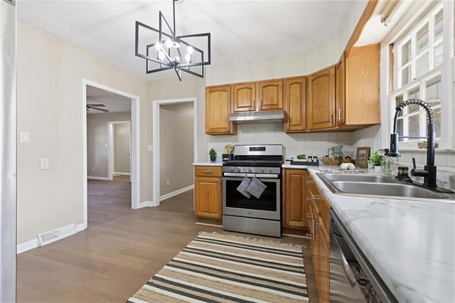 5919 E 56th Street, Kansas City, MO 64129