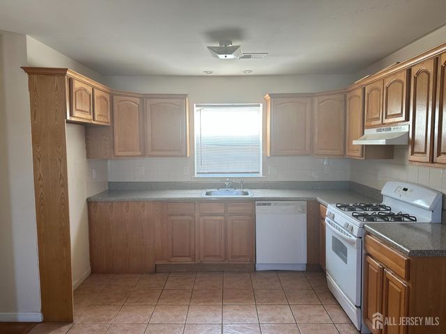 663 S Park S Street, Elizabeth, NJ 07206