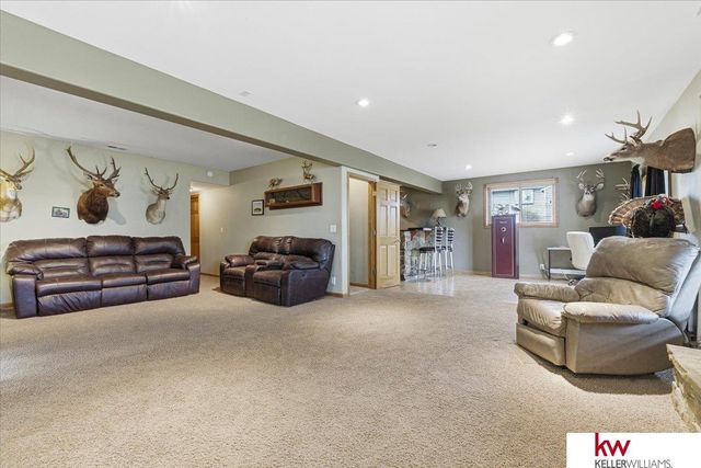 1138 Beaver Lake Boulevard, Plattsmouth, NE 68048