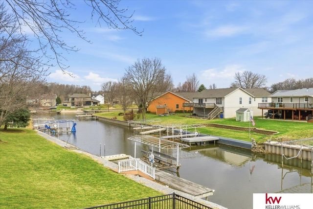 1138 Beaver Lake Boulevard, Plattsmouth, NE 68048