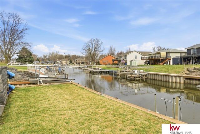 1138 Beaver Lake Boulevard, Plattsmouth, NE 68048