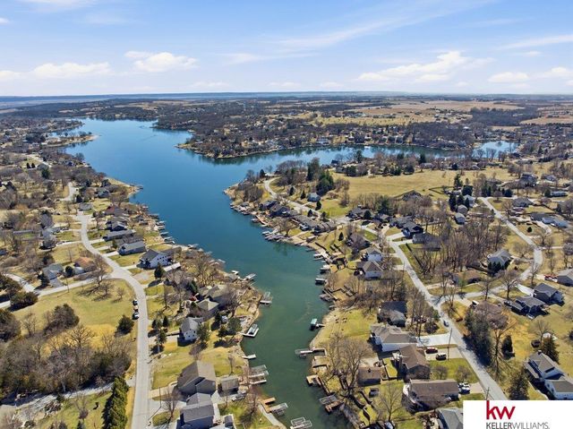 1138 Beaver Lake Boulevard, Plattsmouth, NE 68048